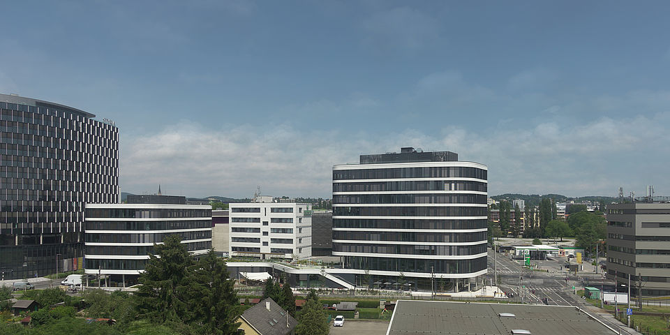 Livebild Baukamera 2 - Webcam 'Gesamtpanorama von Westen' - Baustelle Neubau Merkur Campus, Graz-Jakomini (ca. 5 Minuteninterval)